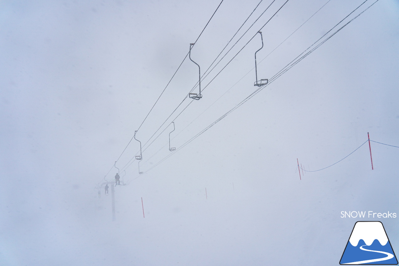 ニセコビレッジスキーリゾート｜気温 -18℃…。最強寒波到来で視界不良なほどのパウダースノーが降り積もる！